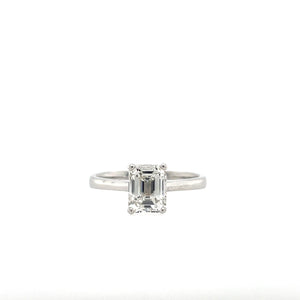 Solitaire Emerald cut Ring