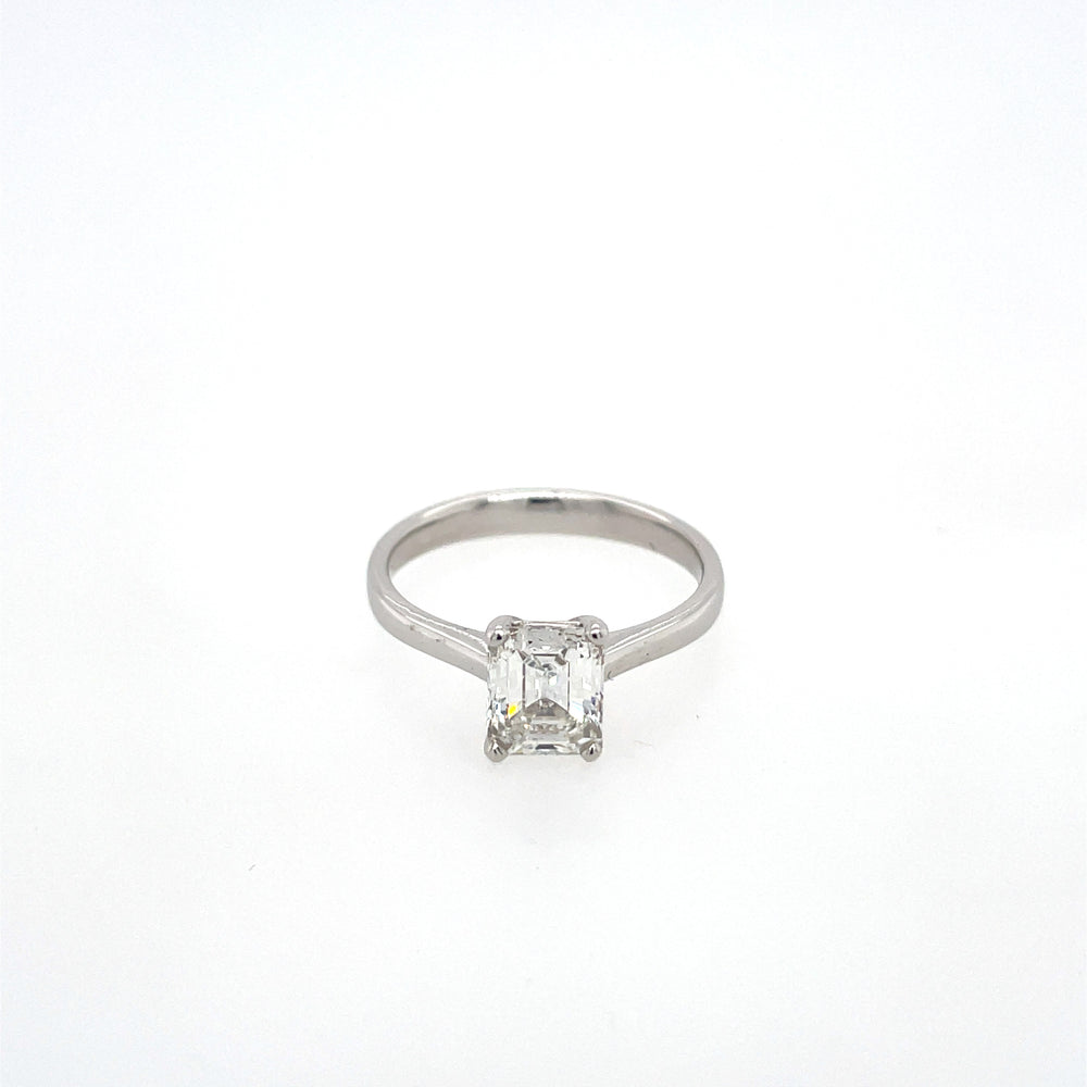 Solitaire Emerald cut Ring